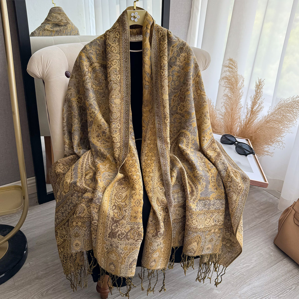 Winter Ethnic Fashion For Women - 2025 شرابة بطانية تصميم العرقية نمط